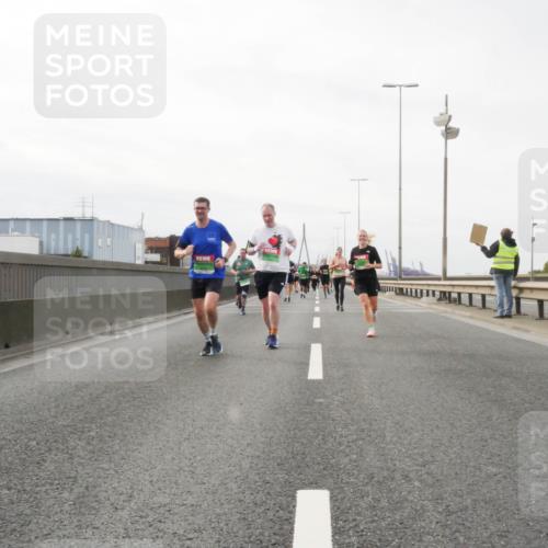 03.10.2025 - Köhlbrandbrückenlauf Matties Gatica Varas http://msf.ph/oto/9188941 03.10.2025 15:56:12 Position 3  meine-sportfotos.de