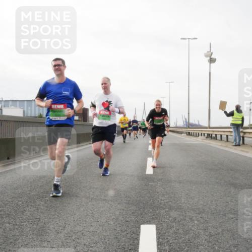 03.10.2025 - Köhlbrandbrückenlauf Matties Gatica Varas http://msf.ph/oto/9188945 03.10.2025 15:56:12 Position 3 9244 meine-sportfotos.de