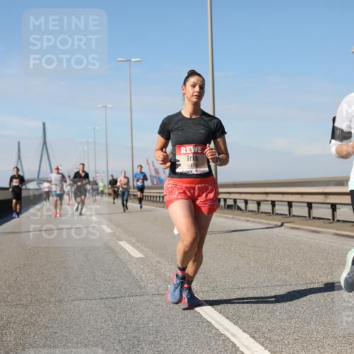 03.10.2025 - Köhlbrandbrückenlauf Yannick Fuchs http://msf.ph/oto/9188959 03.10.2025 11:48:23 Position 3 6158, 4496 meine-sportfotos.de