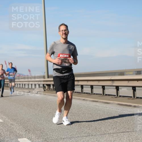 03.10.2025 - Köhlbrandbrückenlauf Yannick Fuchs http://msf.ph/oto/9188970 03.10.2025 11:48:25 Position 3 550 meine-sportfotos.de