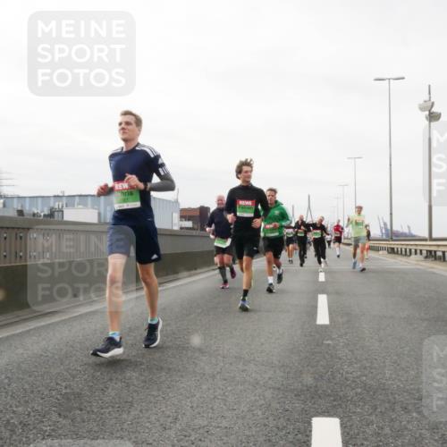 03.10.2025 - Köhlbrandbrückenlauf Matties Gatica Varas http://msf.ph/oto/9188974 03.10.2025 15:56:19 Position 3  meine-sportfotos.de
