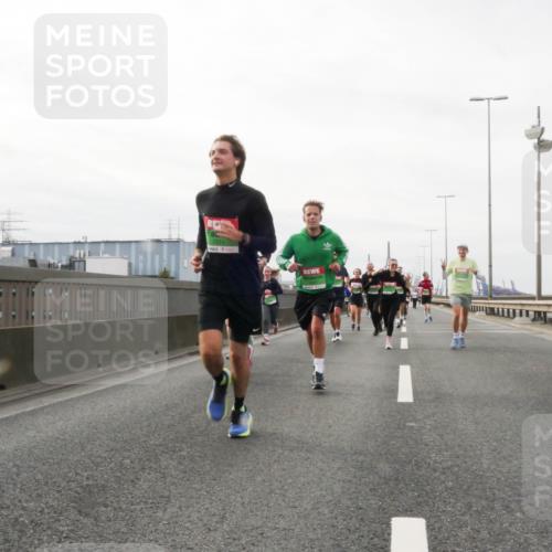 03.10.2025 - Köhlbrandbrückenlauf Matties Gatica Varas http://msf.ph/oto/9188978 03.10.2025 15:56:20 Position 3  meine-sportfotos.de