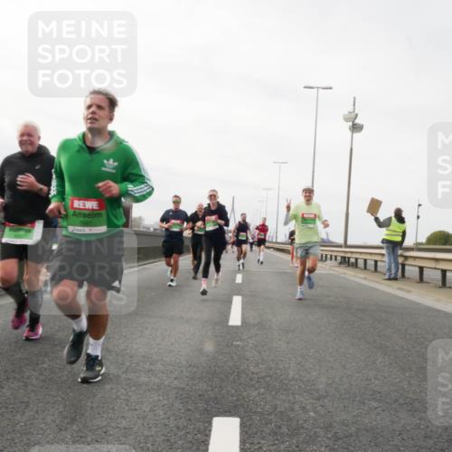 03.10.2025 - Köhlbrandbrückenlauf Matties Gatica Varas http://msf.ph/oto/9188982 03.10.2025 15:56:21 Position 3  meine-sportfotos.de