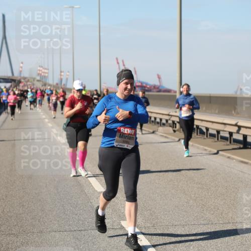 03.10.2025 - Köhlbrandbrückenlauf Yannick Fuchs http://msf.ph/oto/9188992 03.10.2025 12:08:25 Position 3 5060 meine-sportfotos.de