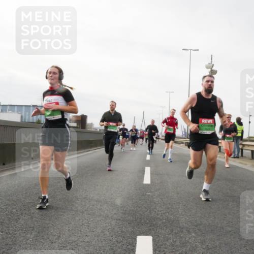 03.10.2025 - Köhlbrandbrückenlauf Matties Gatica Varas http://msf.ph/oto/9189000 03.10.2025 15:56:25 Position 3 7624 meine-sportfotos.de