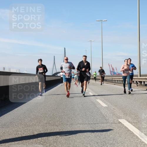03.10.2025 - Köhlbrandbrückenlauf Yannick Fuchs http://msf.ph/oto/9189002 03.10.2025 11:48:27 Position 3  meine-sportfotos.de