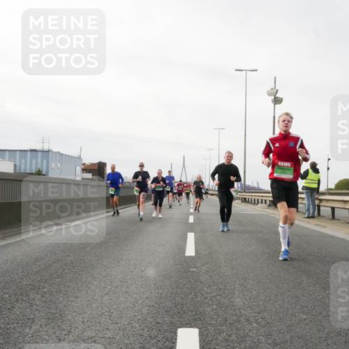 03.10.2025 - Köhlbrandbrückenlauf Matties Gatica Varas http://msf.ph/oto/9189010 03.10.2025 15:56:27 Position 3  meine-sportfotos.de