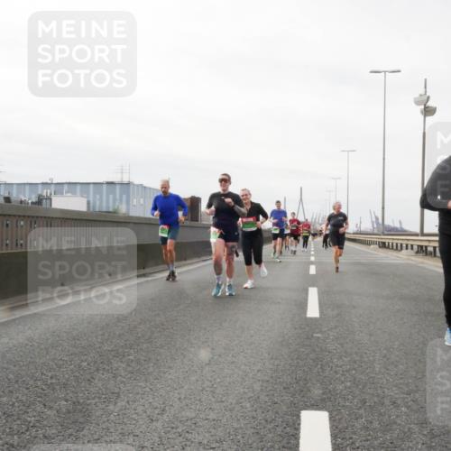 03.10.2025 - Köhlbrandbrückenlauf Matties Gatica Varas http://msf.ph/oto/9189016 03.10.2025 15:56:28 Position 3  meine-sportfotos.de