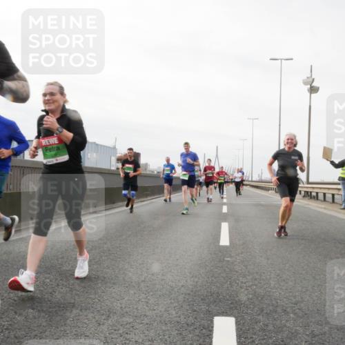 03.10.2025 - Köhlbrandbrückenlauf Matties Gatica Varas http://msf.ph/oto/9189024 03.10.2025 15:56:30 Position 3  meine-sportfotos.de