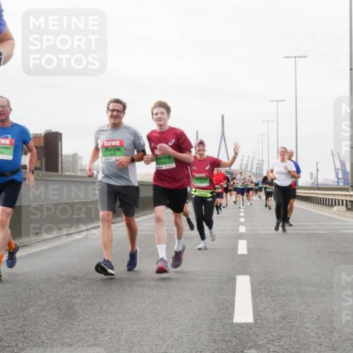 03.10.2025 - Köhlbrandbrückenlauf Matties Gatica Varas http://msf.ph/oto/9189035 03.10.2025 15:56:32 Position 3 7621, 7603, 7602 meine-sportfotos.de