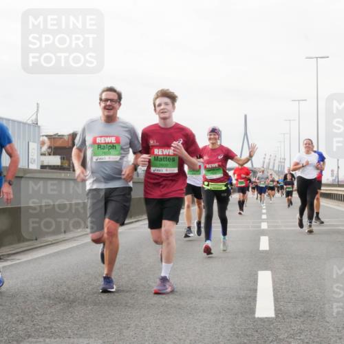 03.10.2025 - Köhlbrandbrückenlauf Matties Gatica Varas http://msf.ph/oto/9189036 03.10.2025 15:56:33 Position 3 7621, 7603, 7602 meine-sportfotos.de