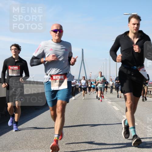 03.10.2025 - Köhlbrandbrückenlauf Yannick Fuchs http://msf.ph/oto/9189038 03.10.2025 11:48:29 Position 3 6193, 4831 meine-sportfotos.de