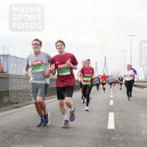 03.10.2025 - Köhlbrandbrückenlauf Matties Gatica Varas http://msf.ph/oto/9189039 03.10.2025 15:56:33 Position 3 7621, 7603, 7602 meine-sportfotos.de