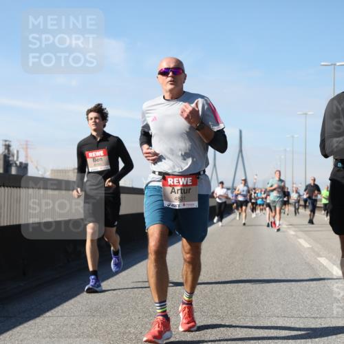 03.10.2025 - Köhlbrandbrückenlauf Yannick Fuchs http://msf.ph/oto/9189040 03.10.2025 11:48:30 Position 3 6193, 4831 meine-sportfotos.de