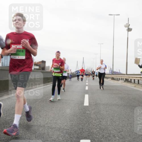 03.10.2025 - Köhlbrandbrückenlauf Matties Gatica Varas http://msf.ph/oto/9189043 03.10.2025 15:56:34 Position 3 7603 meine-sportfotos.de