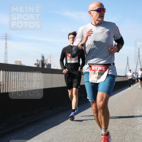03.10.2025 - Köhlbrandbrückenlauf Yannick Fuchs http://msf.ph/oto/9189047 03.10.2025 11:48:30 Position 3 6193, 4831 meine-sportfotos.de