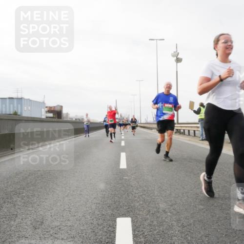 03.10.2025 - Köhlbrandbrückenlauf Matties Gatica Varas http://msf.ph/oto/9189056 03.10.2025 15:56:37 Position 3  meine-sportfotos.de