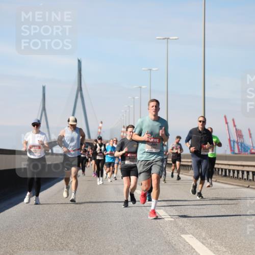 03.10.2025 - Köhlbrandbrückenlauf Yannick Fuchs http://msf.ph/oto/9189058 03.10.2025 11:48:32 Position 3 4107 meine-sportfotos.de