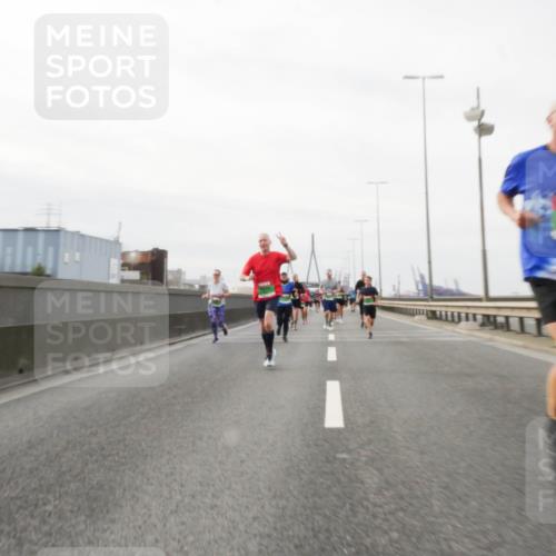 03.10.2025 - Köhlbrandbrückenlauf Matties Gatica Varas http://msf.ph/oto/9189059 03.10.2025 15:56:38 Position 3  meine-sportfotos.de