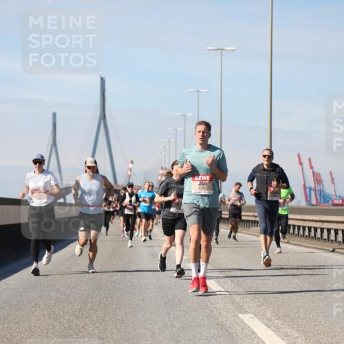 03.10.2025 - Köhlbrandbrückenlauf Yannick Fuchs http://msf.ph/oto/9189061 03.10.2025 11:48:32 Position 3 4107 meine-sportfotos.de