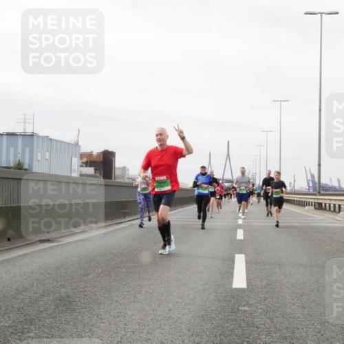 03.10.2025 - Köhlbrandbrückenlauf Matties Gatica Varas http://msf.ph/oto/9189062 03.10.2025 15:56:39 Position 3  meine-sportfotos.de