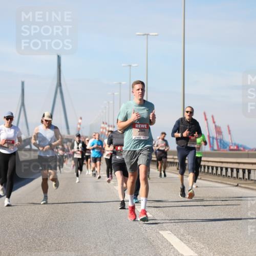 03.10.2025 - Köhlbrandbrückenlauf Yannick Fuchs http://msf.ph/oto/9189064 03.10.2025 11:48:32 Position 3 4107 meine-sportfotos.de