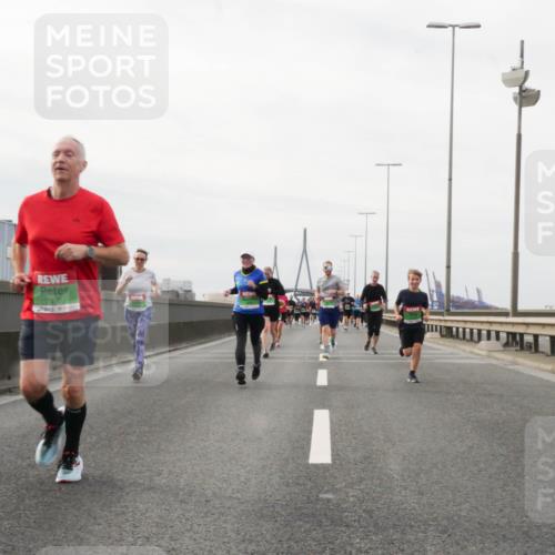 03.10.2025 - Köhlbrandbrückenlauf Matties Gatica Varas http://msf.ph/oto/9189066 03.10.2025 15:56:40 Position 3  meine-sportfotos.de