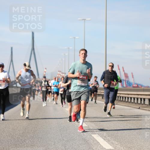 03.10.2025 - Köhlbrandbrückenlauf Yannick Fuchs http://msf.ph/oto/9189067 03.10.2025 11:48:33 Position 3 4107 meine-sportfotos.de