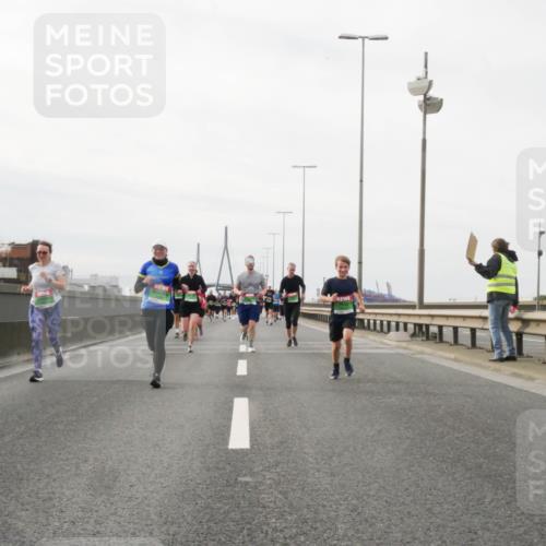 03.10.2025 - Köhlbrandbrückenlauf Matties Gatica Varas http://msf.ph/oto/9189068 03.10.2025 15:56:40 Position 3  meine-sportfotos.de