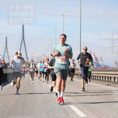 03.10.2025 - Köhlbrandbrückenlauf Yannick Fuchs http://msf.ph/oto/9189070 03.10.2025 11:48:33 Position 3 4107 meine-sportfotos.de
