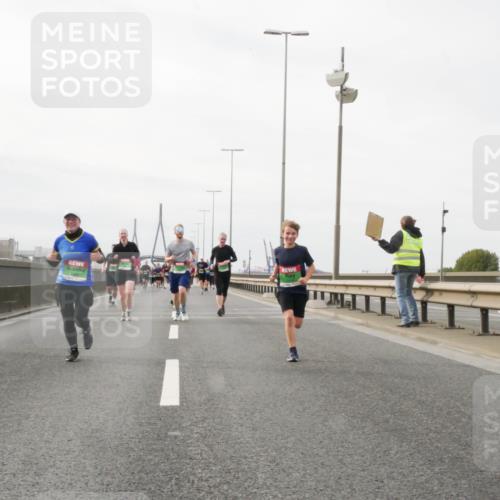 03.10.2025 - Köhlbrandbrückenlauf Matties Gatica Varas http://msf.ph/oto/9189071 03.10.2025 15:56:41 Position 3  meine-sportfotos.de