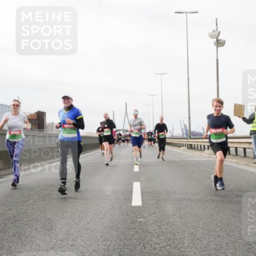 03.10.2025 - Köhlbrandbrückenlauf Matties Gatica Varas http://msf.ph/oto/9189072 03.10.2025 15:56:41 Position 3  meine-sportfotos.de