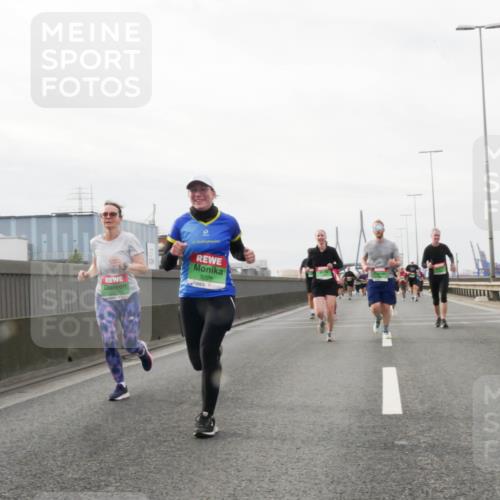 03.10.2025 - Köhlbrandbrückenlauf Matties Gatica Varas http://msf.ph/oto/9189075 03.10.2025 15:56:42 Position 3 0, 9229 meine-sportfotos.de