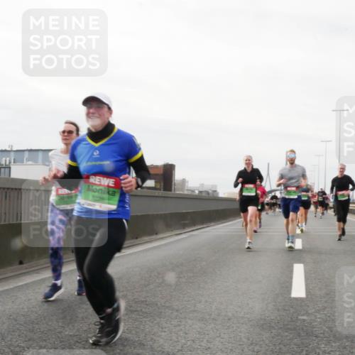 03.10.2025 - Köhlbrandbrückenlauf Matties Gatica Varas http://msf.ph/oto/9189076 03.10.2025 15:56:42 Position 3 3270 meine-sportfotos.de