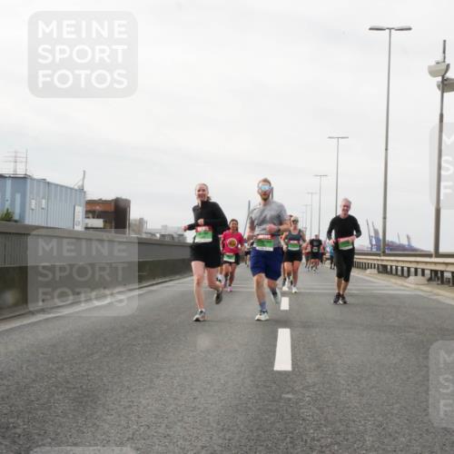 03.10.2025 - Köhlbrandbrückenlauf Matties Gatica Varas http://msf.ph/oto/9189079 03.10.2025 15:56:43 Position 3  meine-sportfotos.de