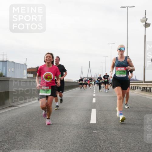 03.10.2025 - Köhlbrandbrückenlauf Matties Gatica Varas http://msf.ph/oto/9189093 03.10.2025 15:56:46 Position 3  meine-sportfotos.de