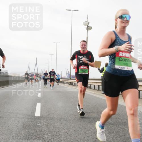 03.10.2025 - Köhlbrandbrückenlauf Matties Gatica Varas http://msf.ph/oto/9189097 03.10.2025 15:56:47 Position 3 8832, 15, 16, 7936 meine-sportfotos.de
