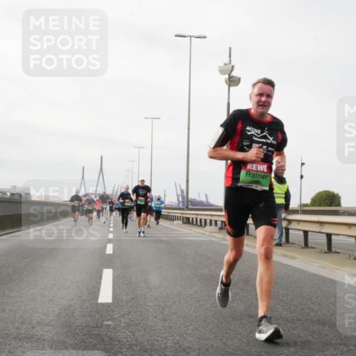 03.10.2025 - Köhlbrandbrückenlauf Matties Gatica Varas http://msf.ph/oto/9189100 03.10.2025 15:56:48 Position 3 8832, 15 meine-sportfotos.de