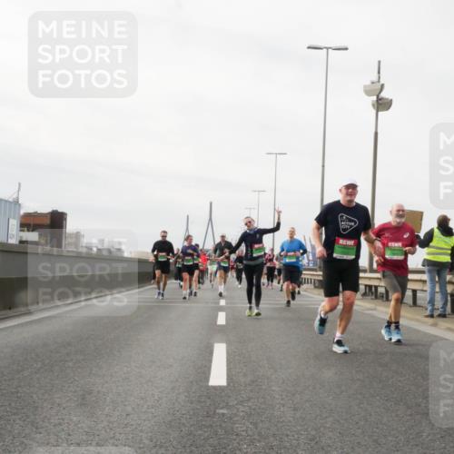 03.10.2025 - Köhlbrandbrückenlauf Matties Gatica Varas http://msf.ph/oto/9189112 03.10.2025 15:56:51 Position 3  meine-sportfotos.de