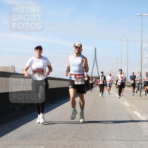 03.10.2025 - Köhlbrandbrückenlauf Yannick Fuchs http://msf.ph/oto/9189114 03.10.2025 11:48:36 Position 3 6786, 6787 meine-sportfotos.de