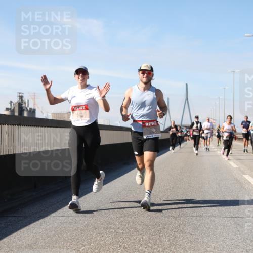 03.10.2025 - Köhlbrandbrückenlauf Yannick Fuchs http://msf.ph/oto/9189122 03.10.2025 11:48:36 Position 3 6786, 6787 meine-sportfotos.de