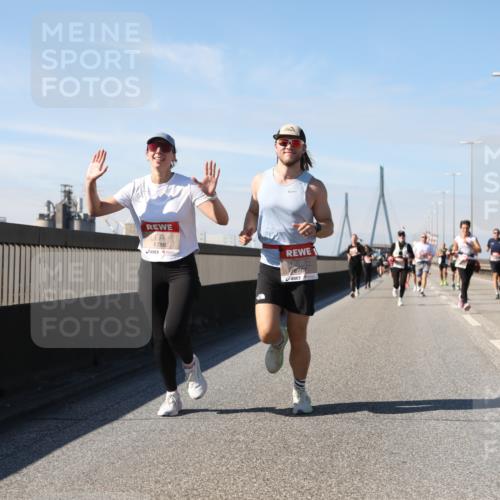 03.10.2025 - Köhlbrandbrückenlauf Yannick Fuchs http://msf.ph/oto/9189124 03.10.2025 11:48:36 Position 3 6786, 6787 meine-sportfotos.de