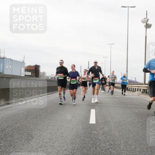 03.10.2025 - Köhlbrandbrückenlauf Matties Gatica Varas http://msf.ph/oto/9189125 03.10.2025 15:56:54 Position 3 9611 meine-sportfotos.de