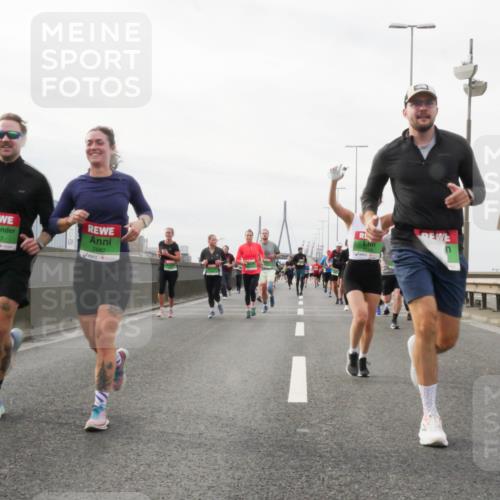 03.10.2025 - Köhlbrandbrückenlauf Matties Gatica Varas http://msf.ph/oto/9189136 03.10.2025 15:56:56 Position 3 7457, 7482 meine-sportfotos.de