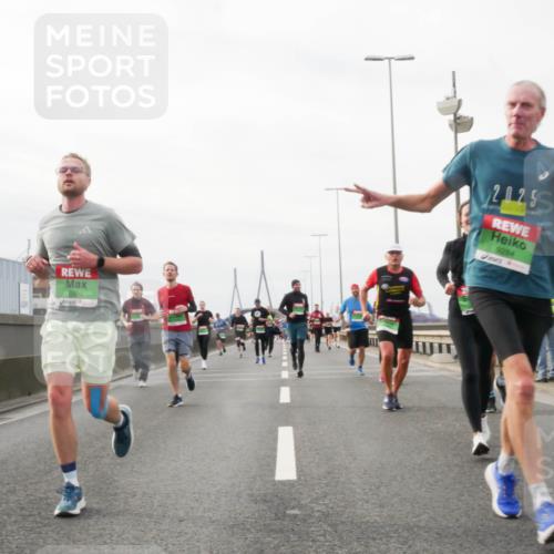 03.10.2025 - Köhlbrandbrückenlauf Matties Gatica Varas http://msf.ph/oto/9189151 03.10.2025 15:57:01 Position 3 8009, 2025, 9284 meine-sportfotos.de