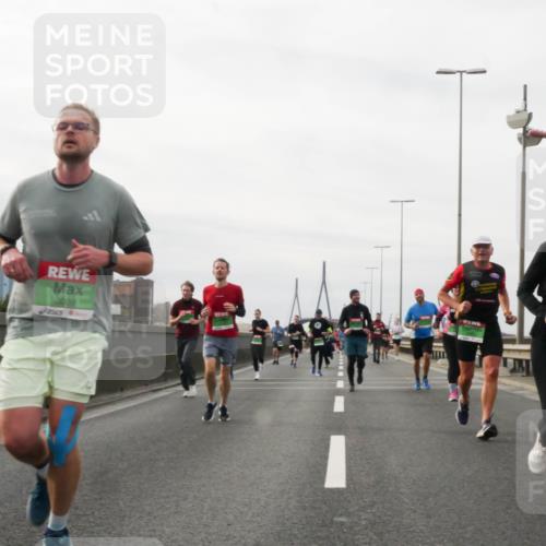 03.10.2025 - Köhlbrandbrückenlauf Matties Gatica Varas http://msf.ph/oto/9189153 03.10.2025 15:57:01 Position 3 8009 meine-sportfotos.de
