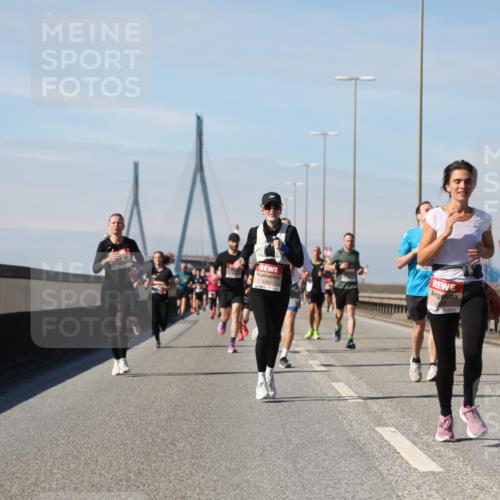 03.10.2025 - Köhlbrandbrückenlauf Yannick Fuchs http://msf.ph/oto/9189158 03.10.2025 11:48:39 Position 3 4151 meine-sportfotos.de