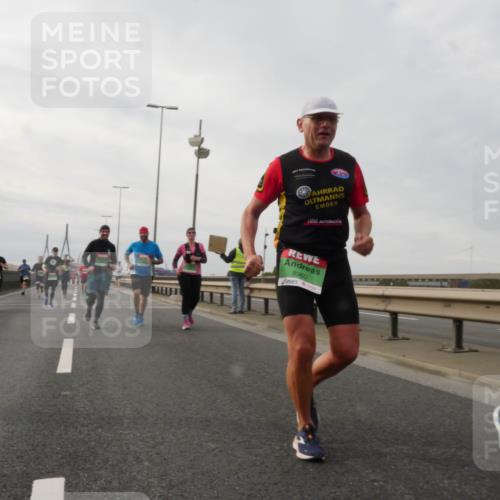 03.10.2025 - Köhlbrandbrückenlauf Matties Gatica Varas http://msf.ph/oto/9189162 03.10.2025 15:57:03 Position 3 8960 meine-sportfotos.de
