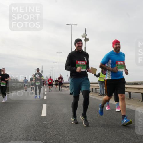 03.10.2025 - Köhlbrandbrückenlauf Matties Gatica Varas http://msf.ph/oto/9189172 03.10.2025 15:57:05 Position 3  meine-sportfotos.de