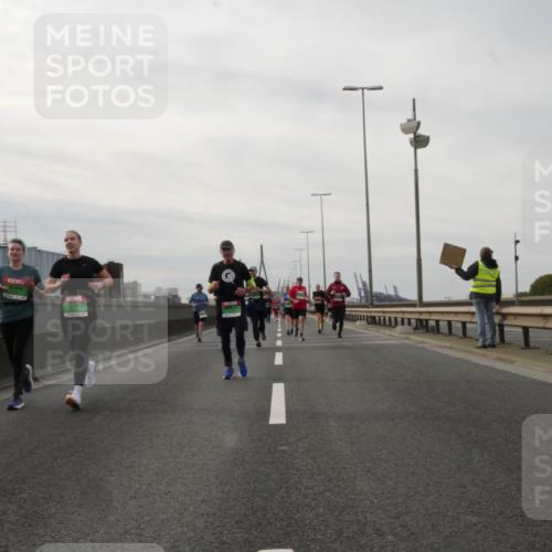 03.10.2025 - Köhlbrandbrückenlauf Matties Gatica Varas http://msf.ph/oto/9189176 03.10.2025 15:57:06 Position 3  meine-sportfotos.de